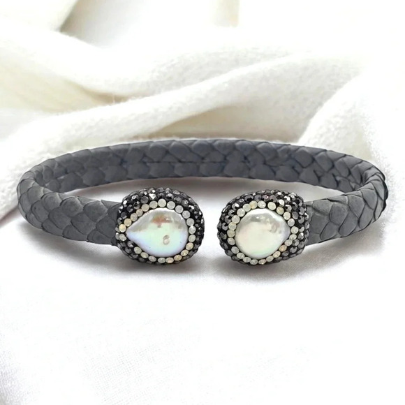 🆕Handcrafted Turkish Genuine Python Leather Cuff Bracelet With Pearls & Crystal - Picture 1 of 12